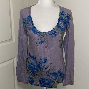 Used Decree lavender and blue top